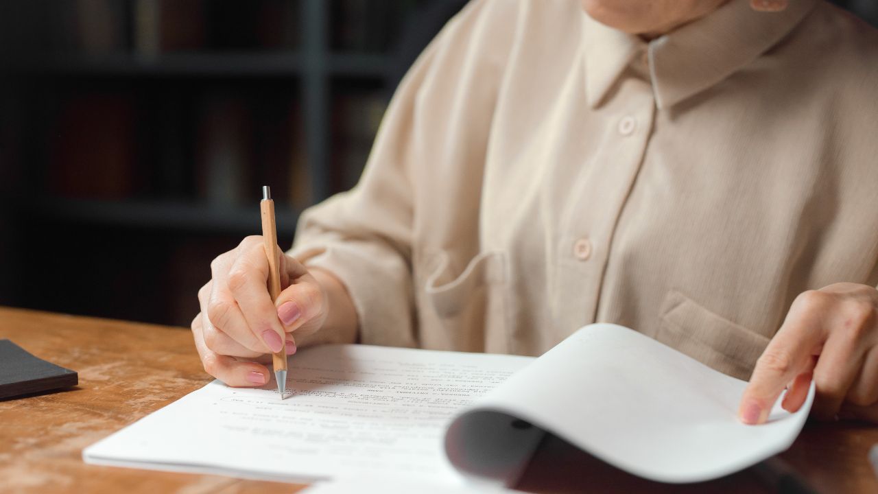 Featured image for Writing With AI's guide about AI story editor