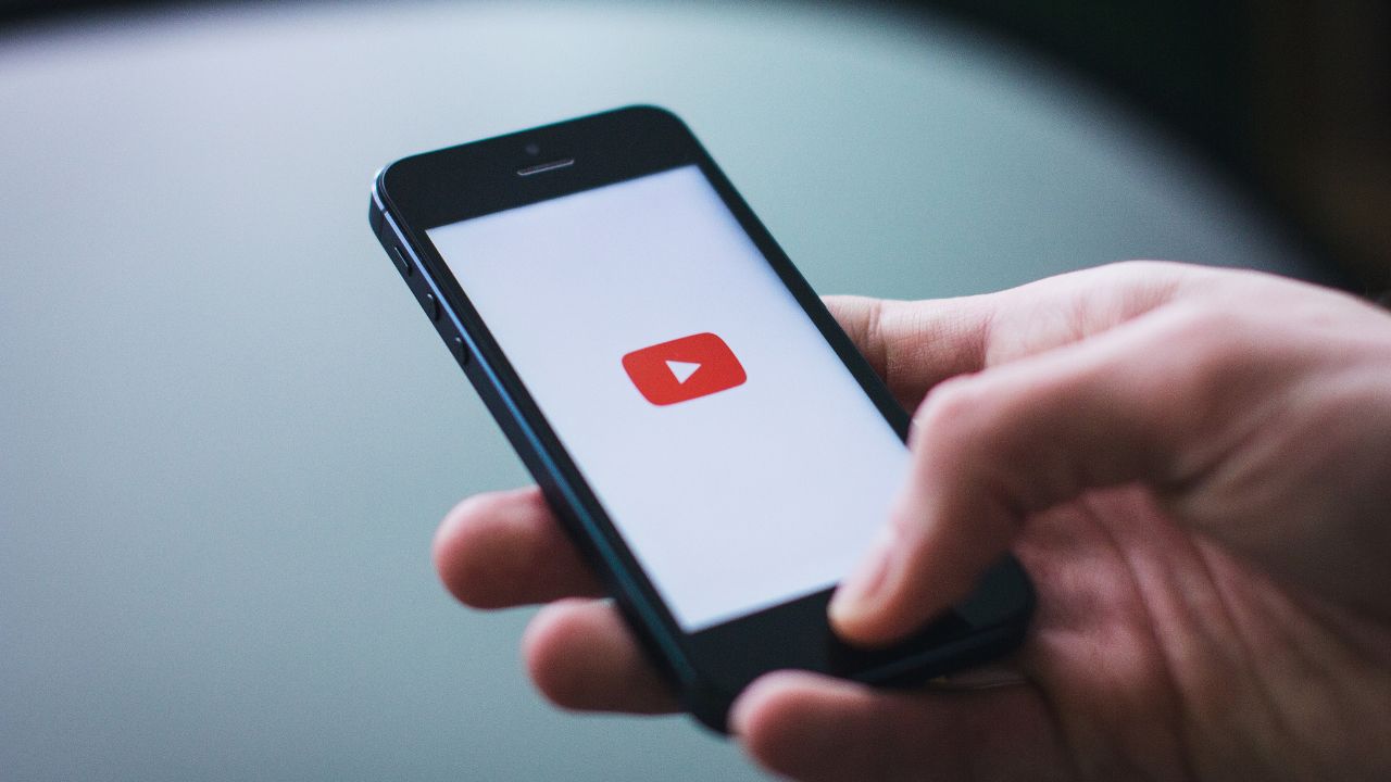Featured image for Writing With AI's guide about using ayoutube video summarizer
