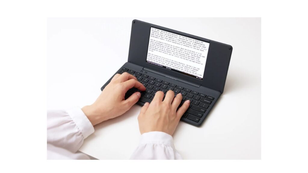 Photo showing a Pomedera DM250US, a device for distraction-free writing